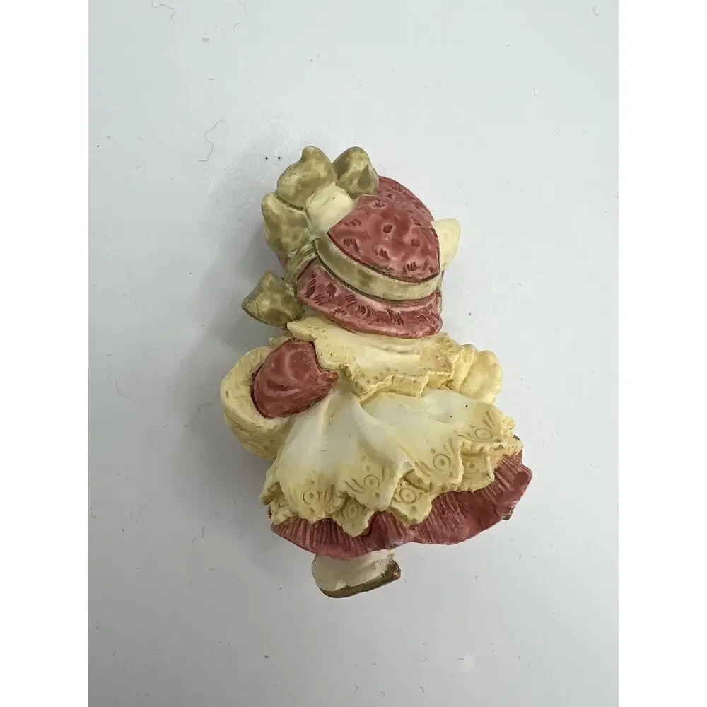 Vintage Holiday Time Christmas Kittens Ice Skating Pond Magnetic Village Decor